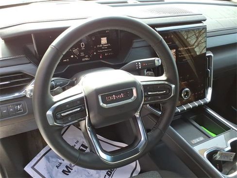 Used 2025 GMC Acadia Elevation image 11