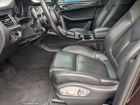 Used 2023 Porsche Macan Turbo AWD/4WD image 5