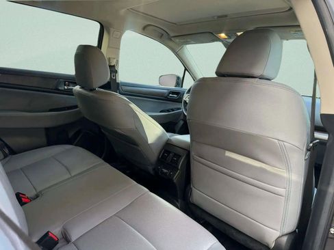 Used 2018 Subaru Outback 2.5i Limited image 12