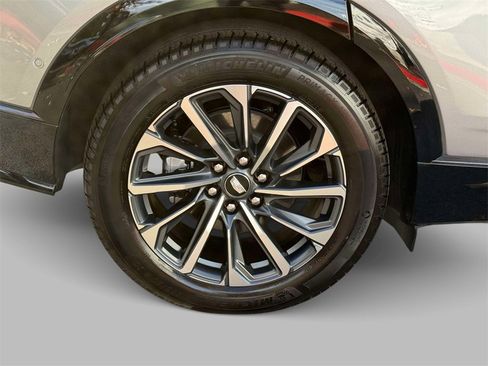 Used 2025 Cadillac Lyriq Sport image 13