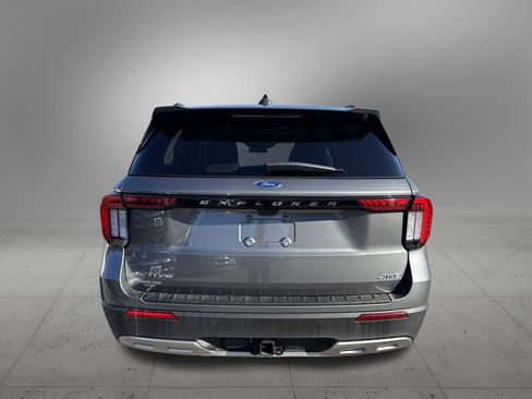 Used 2025 Ford Explorer Active w/ Active Comfort Package image 8