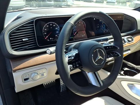 New 2026 Mercedes-Benz GLS 450 4MATIC image 16