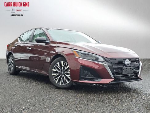 Used 2024 Nissan Altima 2.5 SV image 1