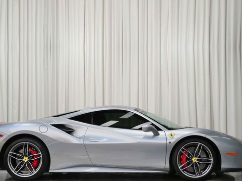 Used 2018 Ferrari 488 GTB image 2