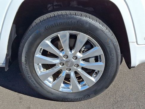 Used 2017 Jeep Cherokee Overland w/ Technology Group image 8