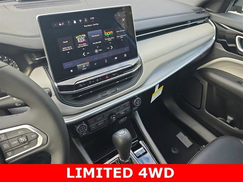 New 2025 Jeep Compass Limited image 20