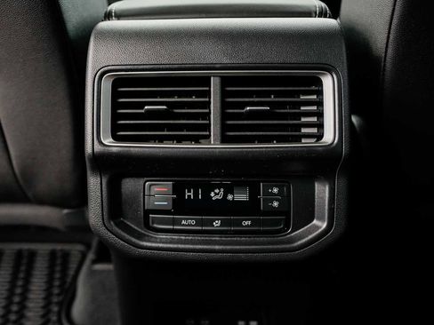 New 2025 Volkswagen Atlas SE image 36