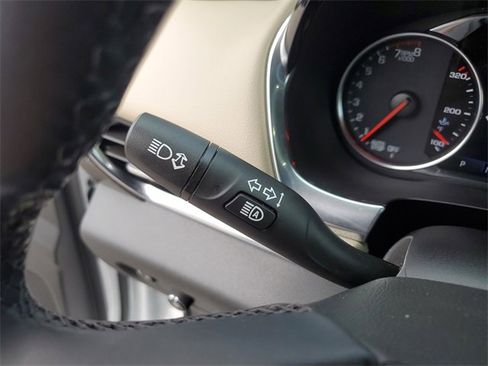 Used 2023 Chevrolet Traverse Premier image 25