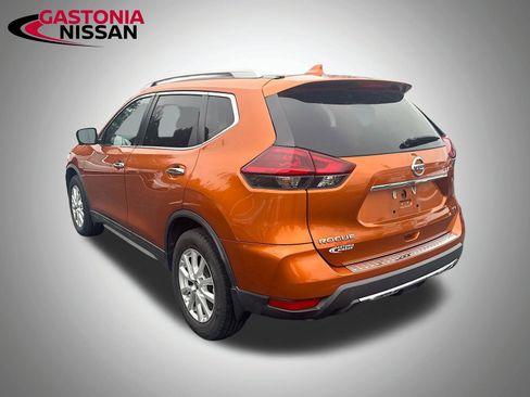 Used 2018 Nissan Rogue SV w/ Premium Package image 6