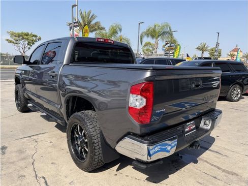 Used 2017 Toyota Tundra SR5 w/ SR5 Upgrade Package AWD/4WD image 4