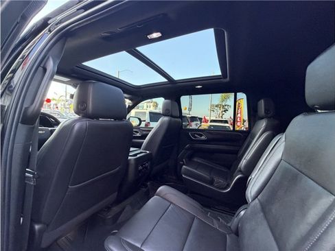 Used 2021 Chevrolet Suburban LT RWD image 25