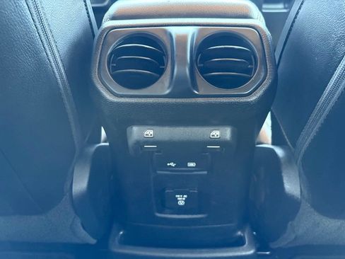 Used 2018 Jeep Wrangler Unlimited Sahara AWD/4WD image 27