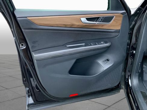 Used 2025 Volkswagen Atlas SE FWD image 19