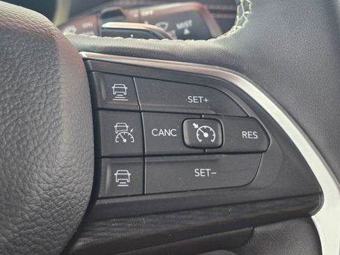 Used 2025 Jeep Grand Cherokee Altitude AWD/4WD image 27