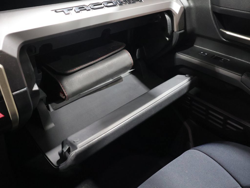 Used 2025 Toyota Tacoma TRD Off-Road AWD/4WD image 33