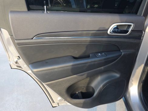 Used 2020 Jeep Grand Cherokee Limited image 27