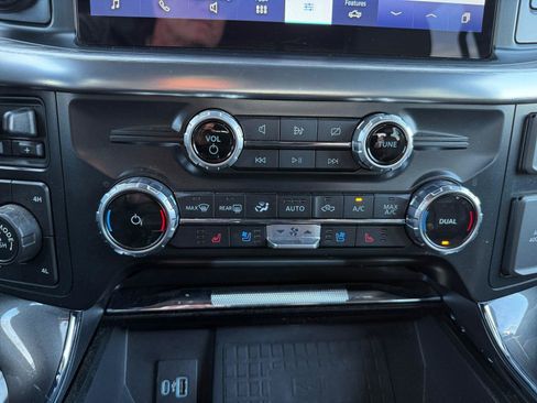 Used 2022 Ford F150 Lariat image 32