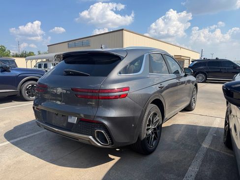 Used 2022 Genesis GV70 2.5T w/ Advanced Package AWD/4WD image 3