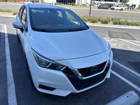 Used 2020 Nissan Versa SV FWD image 7