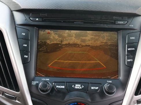 Used 2016 Hyundai Veloster FWD image 30
