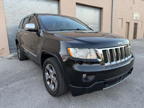 Used 2011 Jeep Grand Cherokee Overland image 3