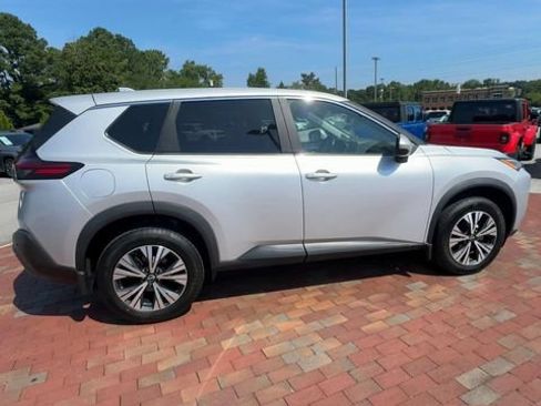 Used 2023 Nissan Rogue SV FWD image 3