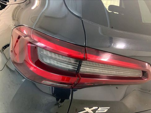 Used 2022 BMW X5 xDrive40i w/ M Sport Package image 28