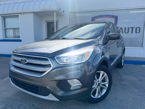 Used 2019 Ford Escape SE FWD image 3