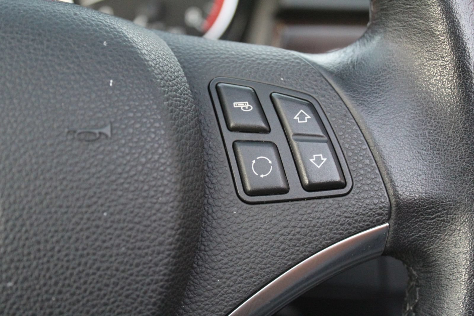 Used 2013 BMW 328i Convertible RWD image 21