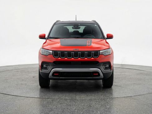 Used 2025 Jeep Compass Trailhawk AWD/4WD image 2