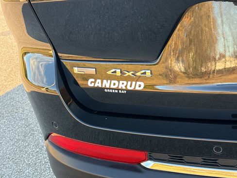 Used 2022 Jeep Grand Cherokee L Limited image 8