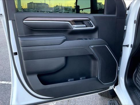 Used 2024 Chevrolet Silverado 2500 LT image 20