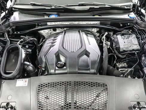 Used 2024 Porsche Macan AWD/4WD image 28