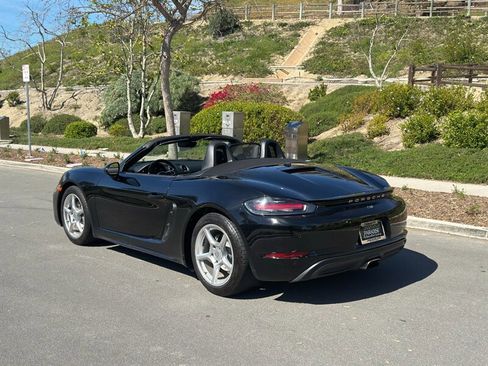 Used 2017 Porsche 718 Boxster image 8