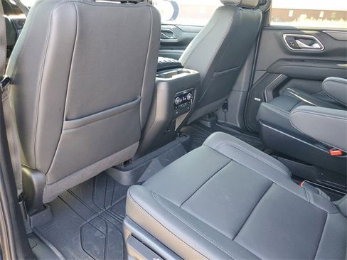 Used 2024 Chevrolet Suburban Z71 w/ Luxury Package image 22