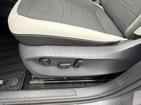 New 2026 Volkswagen Taos SE AWD/4WD image 30