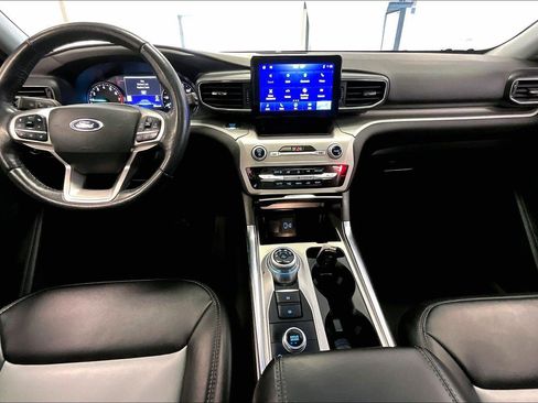 Used 2022 Ford Explorer XLT w/ Equipment Group 202A image 14