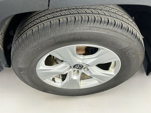 Used 2021 Toyota RAV4 XLE w/ Convenience Package image 30