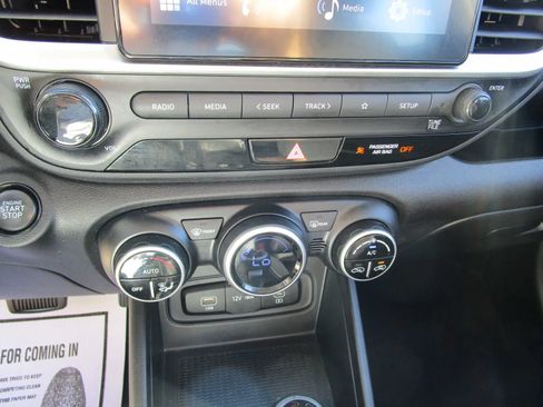 Used 2025 Hyundai Venue SEL FWD image 18