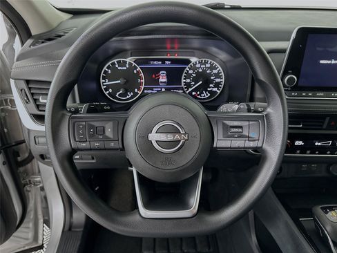 Used 2024 Nissan Rogue SV FWD image 17