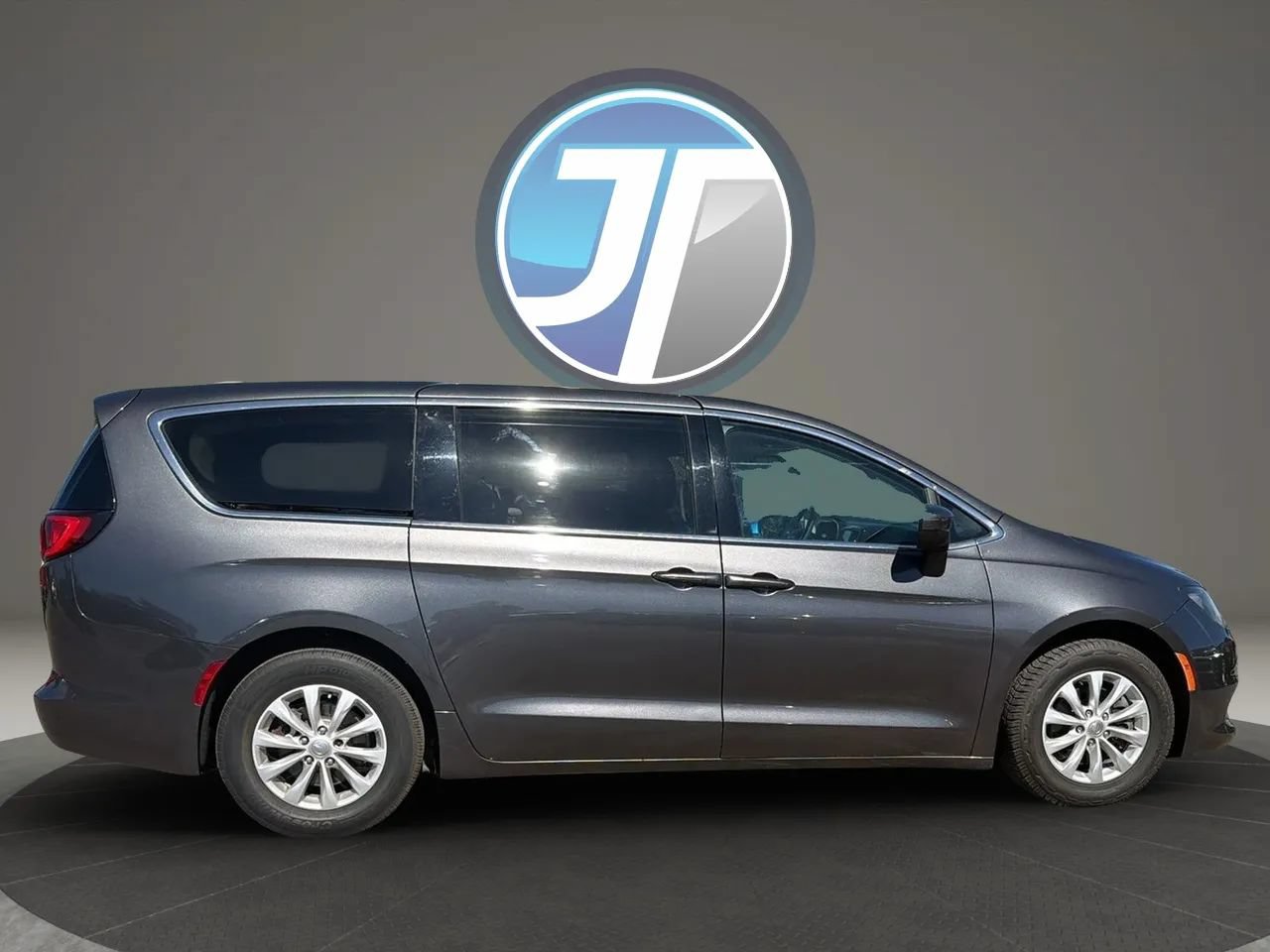 Used 2018 Chrysler Pacifica LX w/ Tire & Wheel Group FWD image 22