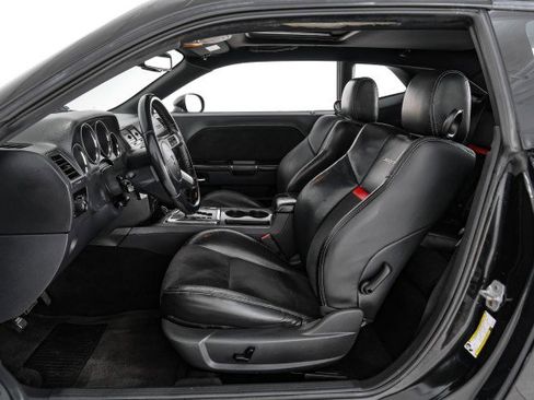 Used 2009 Dodge Challenger SRT8 w/ SRT Option Group II RWD image 27