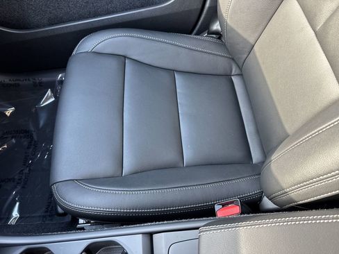 New 2025 Volvo XC40 B5 Core w/ Protection Package Premier image 28