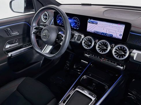 Certified 2024 Mercedes-Benz EQB 300 4MATIC image 17