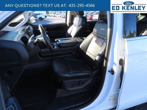 Used 2025 Ford Expedition Platinum AWD/4WD image 4