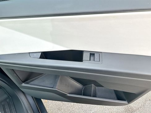 Used 2024 Tesla Cybertruck AWD Crew Cab image 31