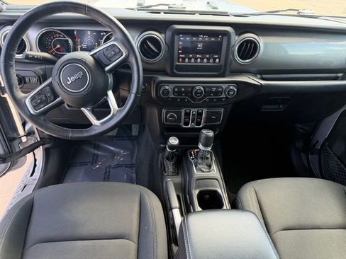 Used 2018 Jeep Wrangler Unlimited Sahara w/ Cold Weather Group AWD/4WD image 9