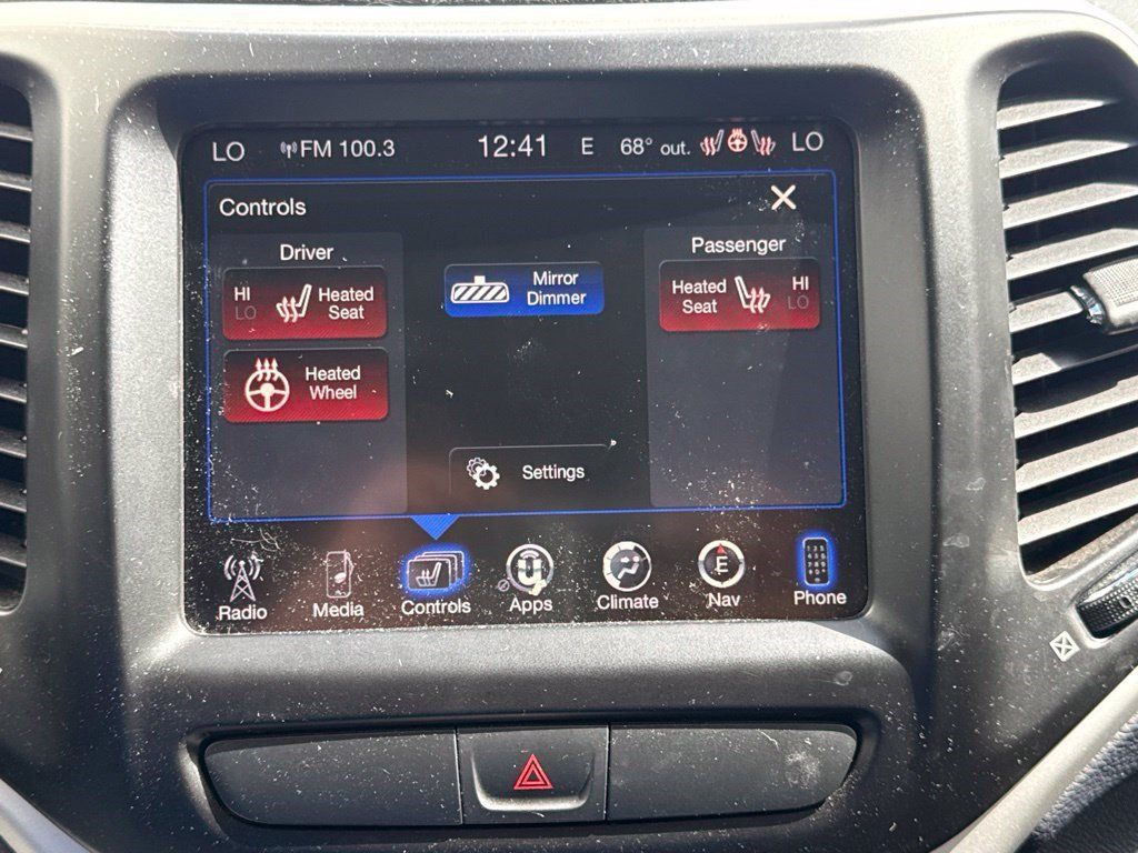 Used 2017 Jeep Cherokee Limited FWD image 19
