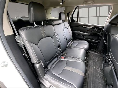 Used 2025 Honda Pilot EX-L image 23