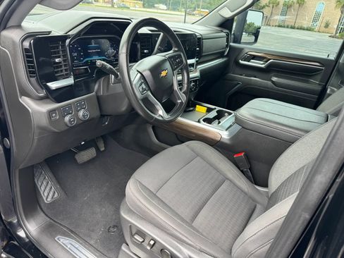 Used 2024 Chevrolet Silverado 2500 LT AWD/4WD image 12
